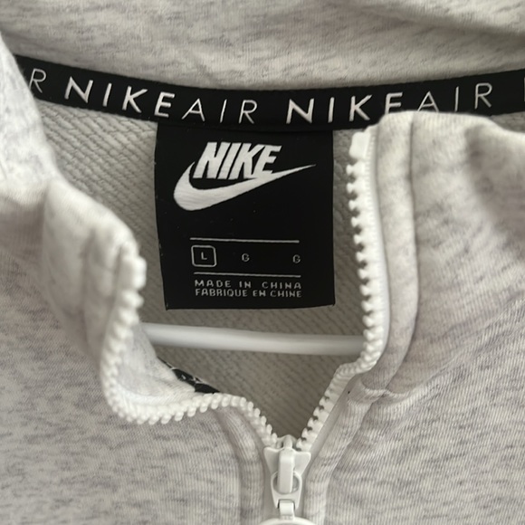 Gray Nike high zip cropped sweatshirt. Slightly used and in good condition - Picture 2 of 3